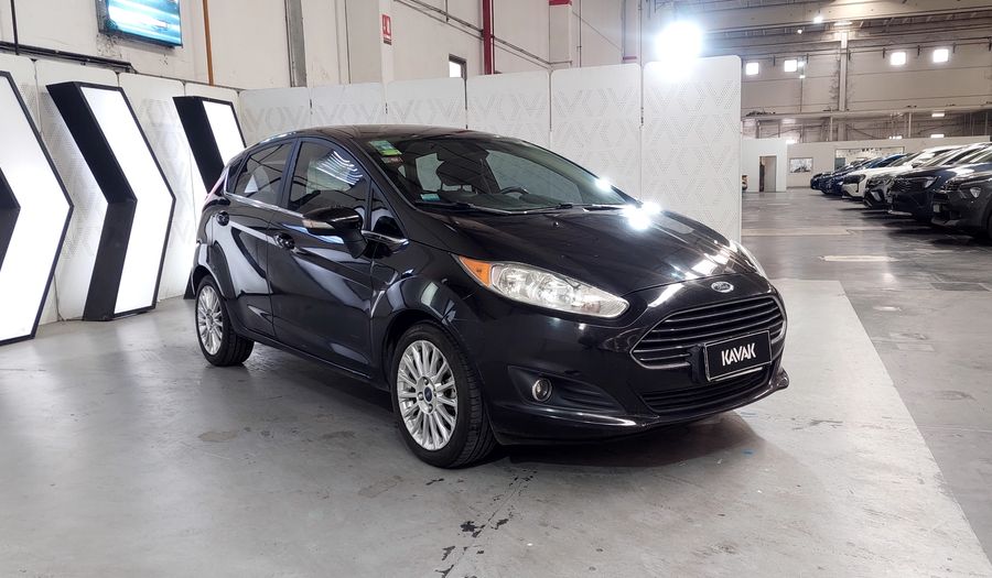 Ford Fiesta Kinetic Design 1.6 16V TITANIUM Hatchback 2015