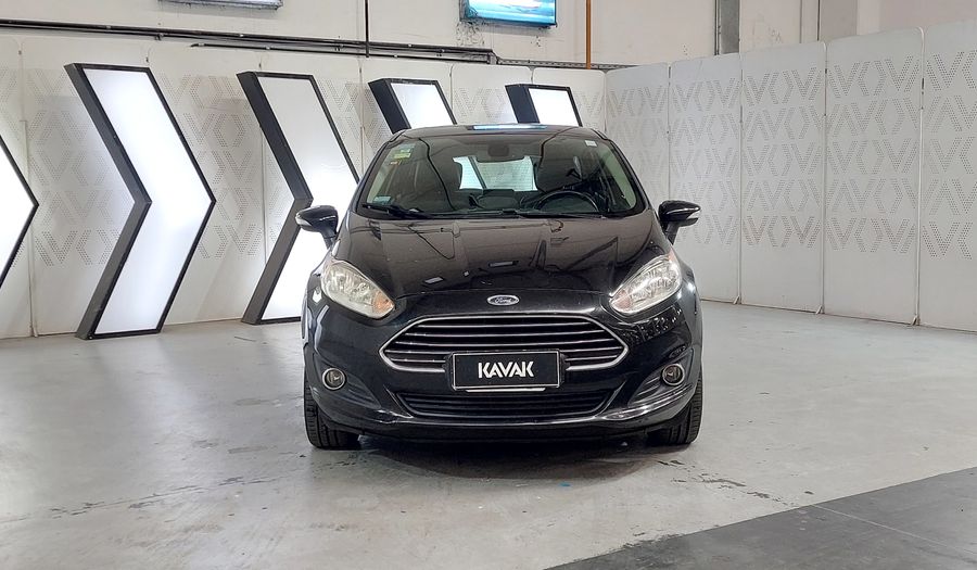 Ford Fiesta Kinetic Design 1.6 16V TITANIUM Hatchback 2015