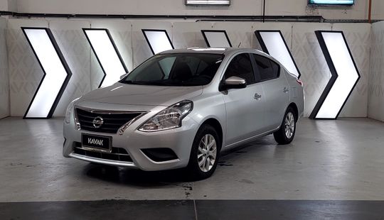 Nissan • Versa