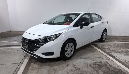 Nissan • Versa