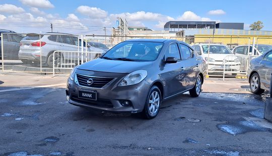 Nissan • Versa