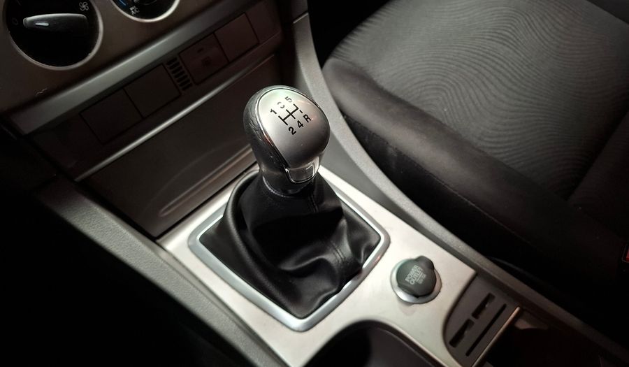 Ford Focus Ii 1.6 TREND Hatchback 2013