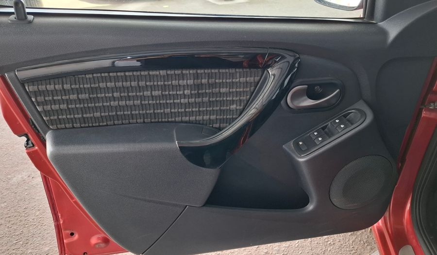 Renault Sandero 1.6 16V PRIVILEGE NAV Hatchback 2014