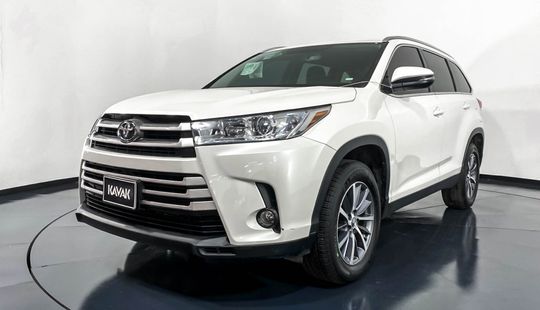 Toyota • Highlander