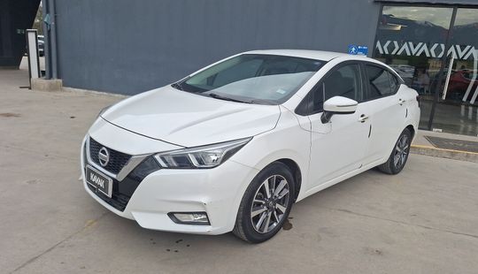 Nissan • Versa