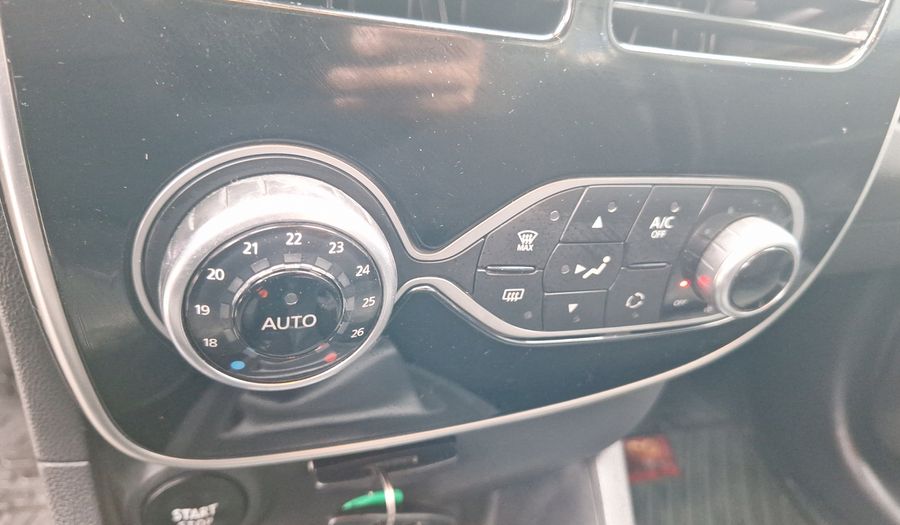 Renault Clio 1.2 EXPRESSION Hatchback 2017