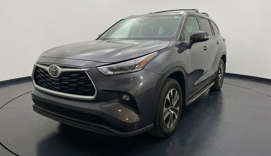 Toyota • Highlander