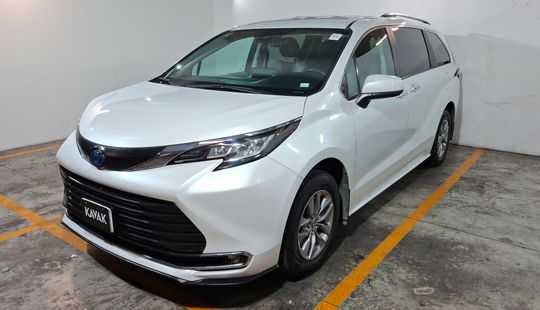 Toyota • Sienna