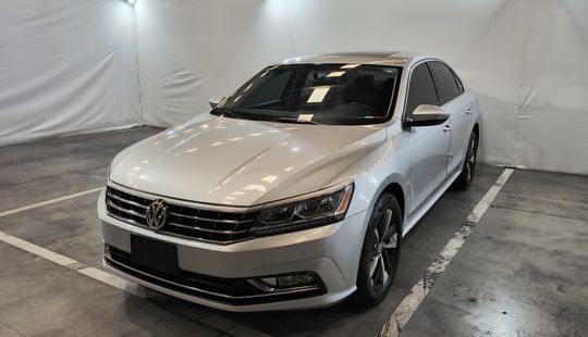 Volkswagen • Passat