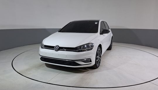 Volkswagen • Golf