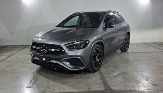 Mercedes Benz • Clase GLA