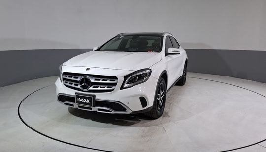 Mercedes Benz • Clase GLA