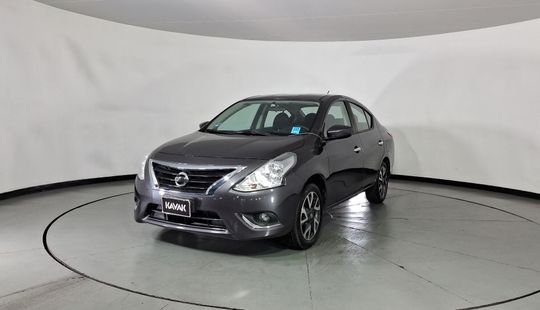 Nissan • Versa