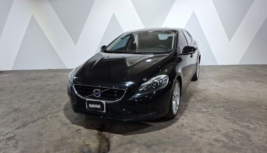 Volvo • V40