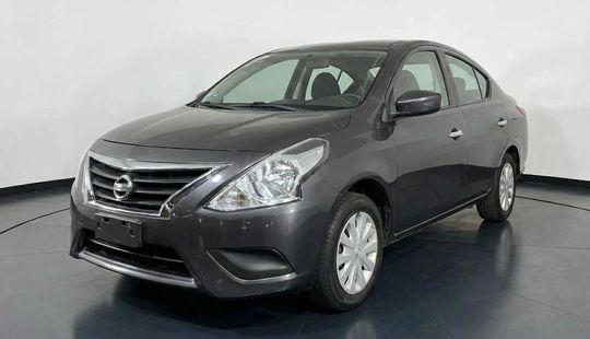 Nissan • Versa
