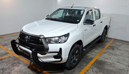 Toyota • Hilux