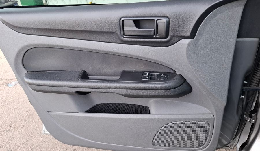 Ford Focus Ii II 1.6 STYLE Hatchback 2010