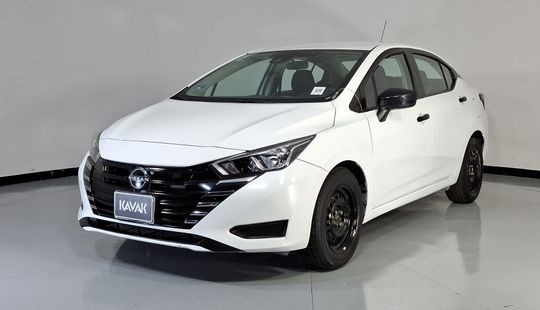 Nissan • Versa