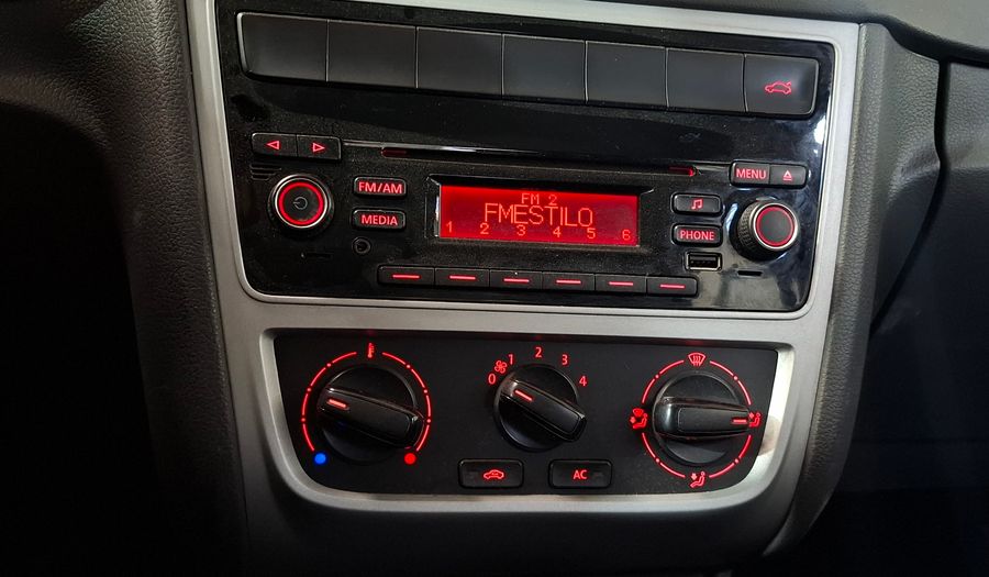 Volkswagen Voyage 1.6 COMFORTLINE Sedan 2015
