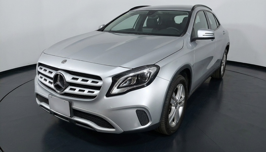 Mercedes Benz • Clase GLA