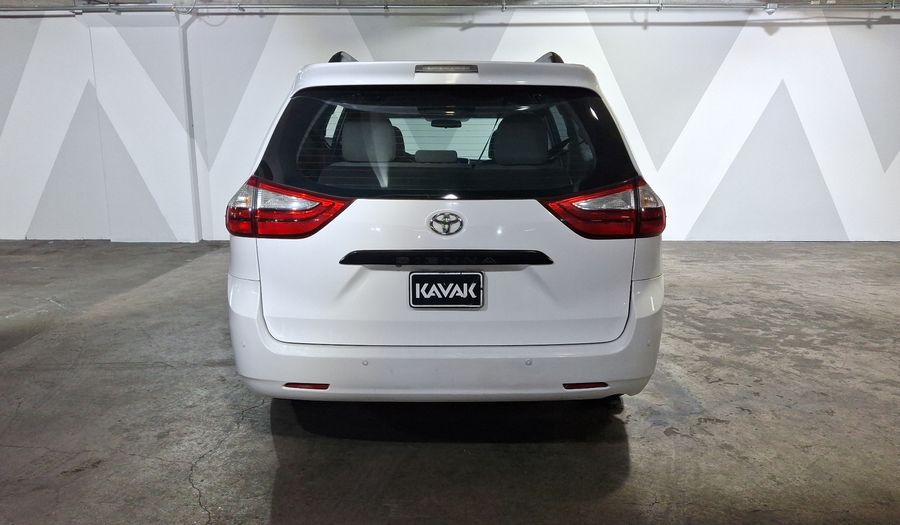 Toyota Sienna 3.5 CE AT Minivan 2015