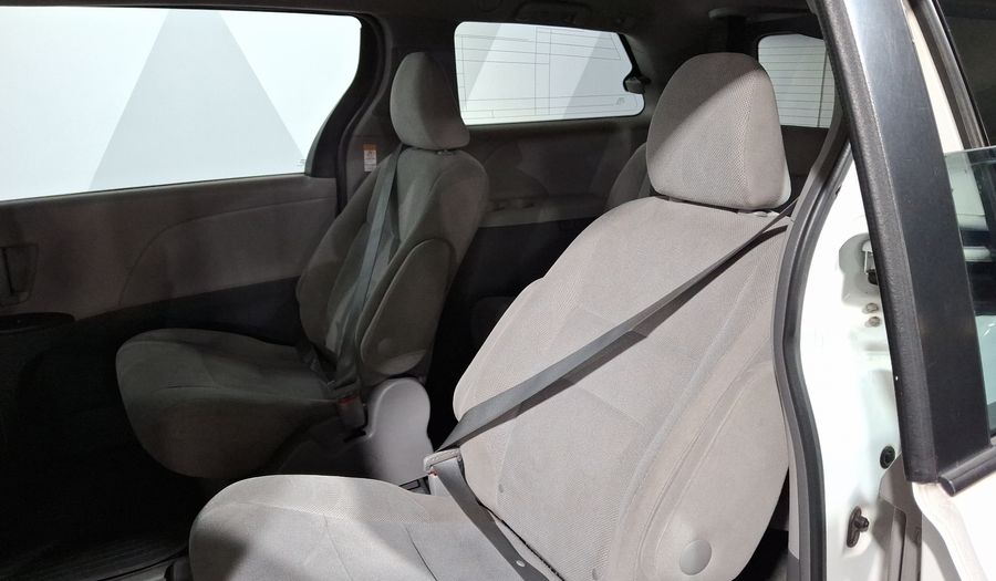 Toyota Sienna 3.5 CE AT Minivan 2015
