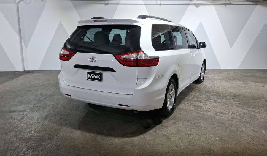 Toyota Sienna 3.5 CE AT Minivan 2015