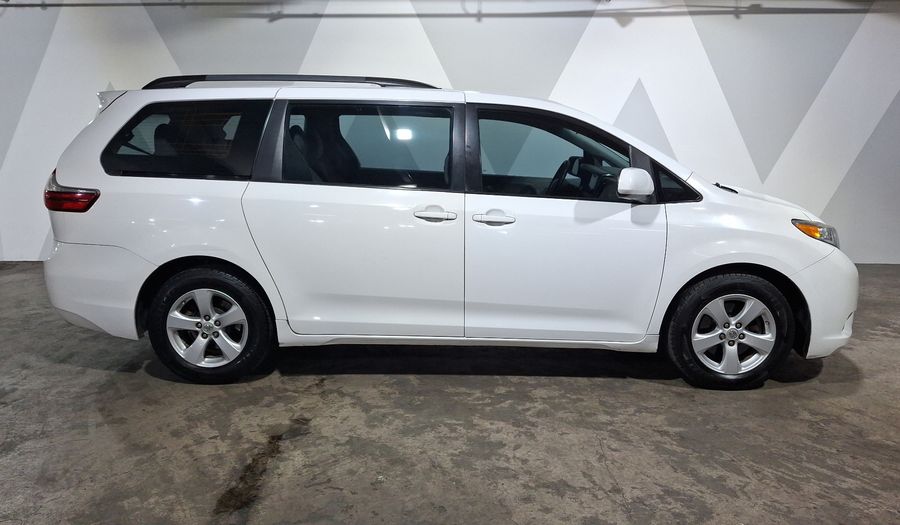Toyota Sienna 3.5 CE AT Minivan 2015