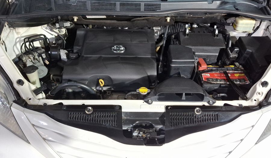 Toyota Sienna 3.5 CE AT Minivan 2015