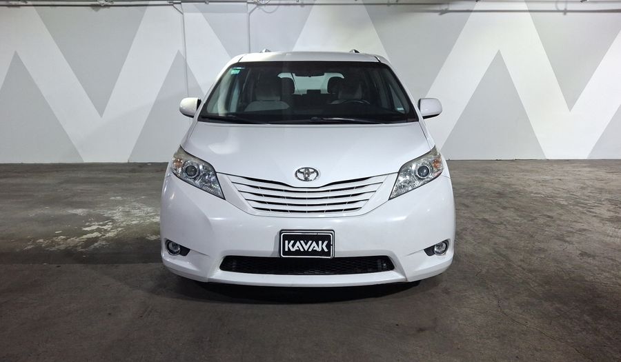 Toyota Sienna 3.5 CE AT Minivan 2015