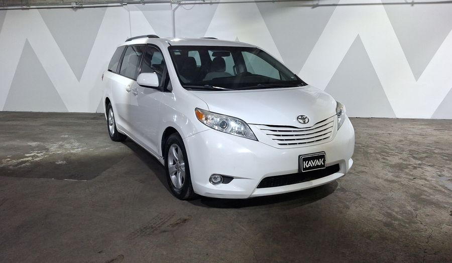 Toyota Sienna 3.5 CE AT Minivan 2015