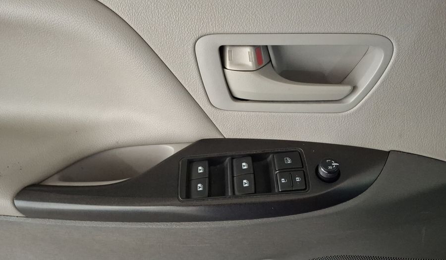 Toyota Sienna 3.5 CE AT Minivan 2015