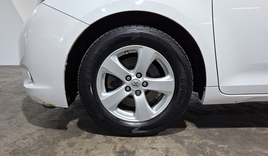 Toyota Sienna 3.5 CE AT Minivan 2015