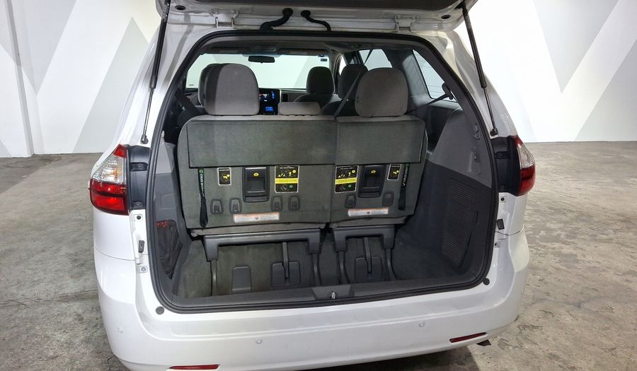 Toyota Sienna 3.5 CE AT Minivan 2015