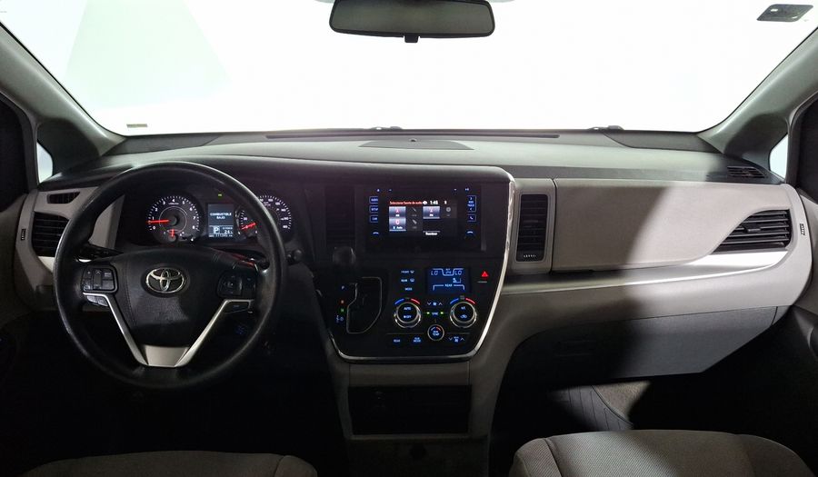 Toyota Sienna 3.5 CE AT Minivan 2015