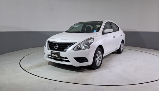 Nissan • Versa