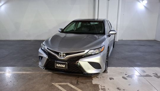 Toyota • Camry