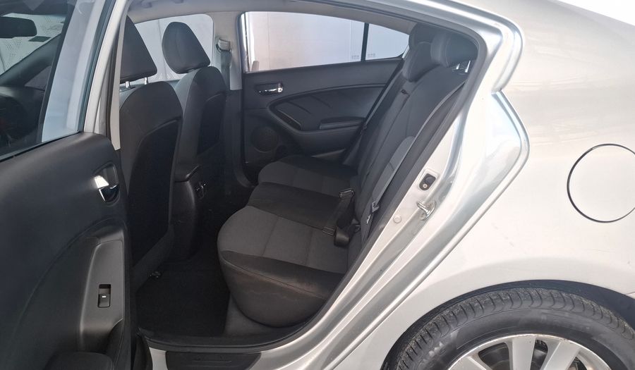 Kia Cerato 1.6 EX MT Sedan 2015