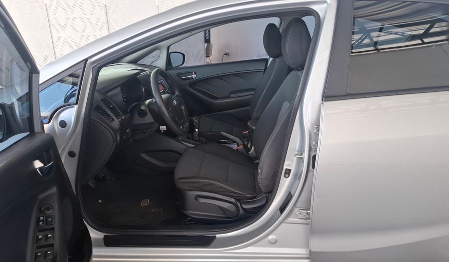 Kia Cerato 1.6 EX MT Sedan 2015