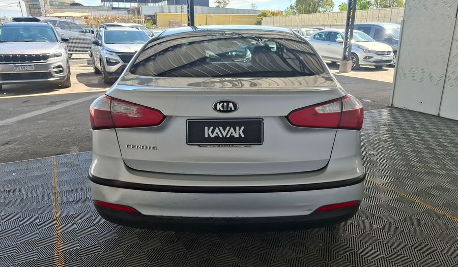 Kia Cerato 1.6 EX MT Sedan 2015