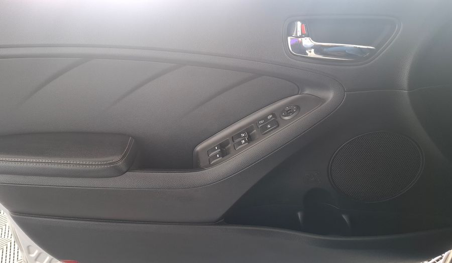 Kia Cerato 1.6 EX MT Sedan 2015
