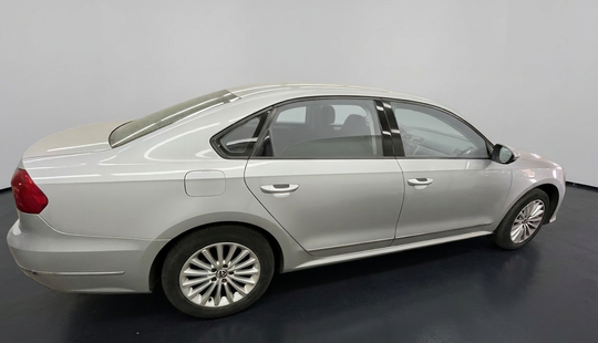 Volkswagen • Passat