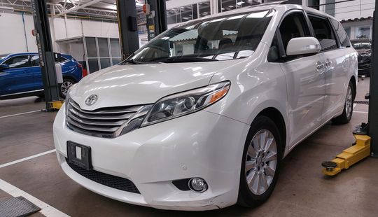 Toyota • Sienna