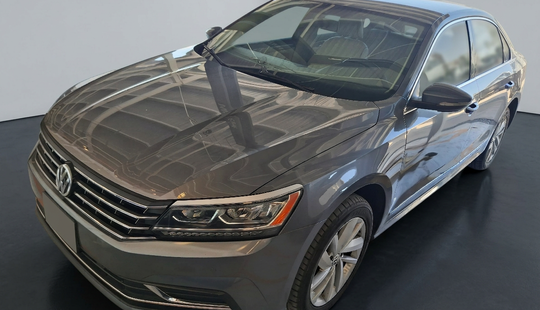 Volkswagen • Passat