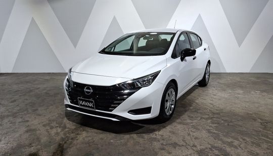 Nissan • Versa