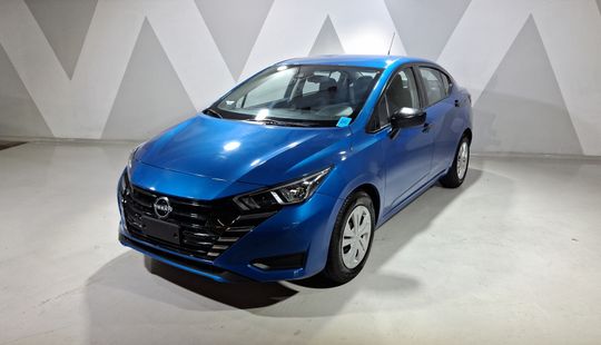 Nissan • Versa