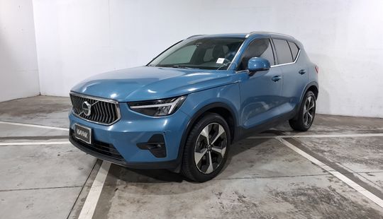 Volvo • XC40