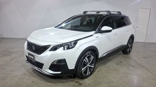 Peugeot • 5008