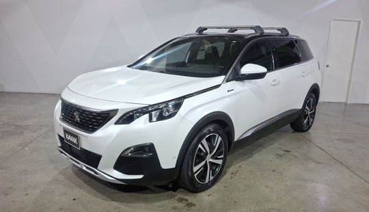 Peugeot • 5008