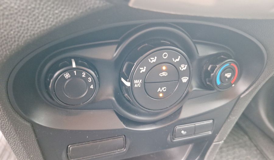 Ford Fiesta 1.6 TITANIUM Hatchback 2014